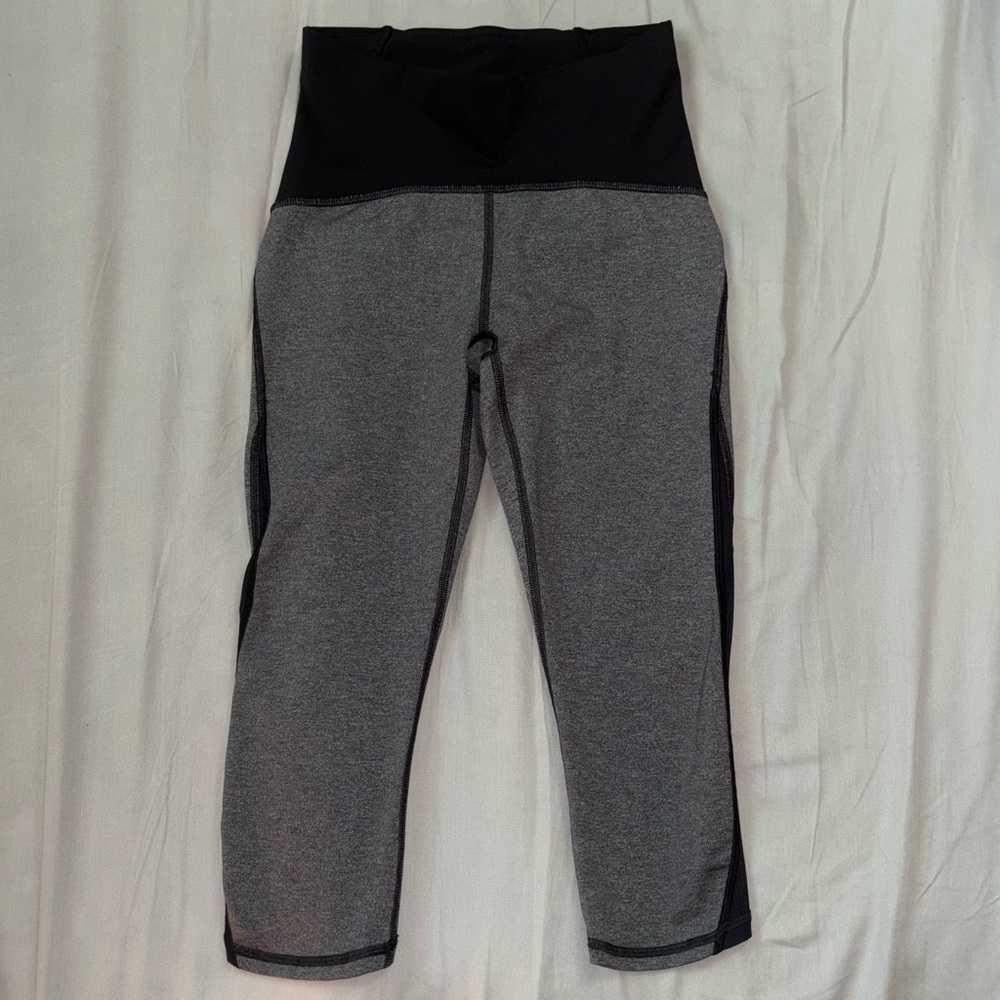 🏃‍♀️2/$56🏃‍♀️Lululemon Women’s Gray and Black HighRise Capris Leggings Mesh Side